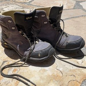 Ahnu women’s lavender waterproof hiking boots sz10